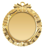 Thumbnail for Eine Goldmedaille mit einer leeren, runden Mitte, die von einem dekorativen Muster eingefasst ist, und einer kleinen Schlaufe an der Oberseite zum Befestigen an einem Band oder einer Kette. Diese exquisite Medaillen Ratingen 70 mm dient als perfekte Auszeichnung für jede Leistung.