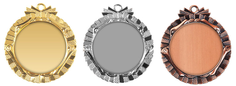 Drei runde Medaillen in Gold, Silber und Bronze mit verziertem Rand, Schleifenmotiv oben und leerer Mitte. Medaillen Ratingen 70 mm von POMEKI.