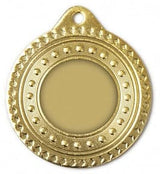 Mit ihrem runden, goldenen Design, dessen Mitte frei bleibt und das an den Rändern mit kunstvollen Mustern verziert ist, ist die Medaille Villingen-Schwenningen 50 mm PK79297g-E25 eine hervorragende klassische Auszeichnung für jeden Anlass. Sie verfügt über ein kleines Loch an der Oberseite zum einfachen Befestigen eines Bandes oder einer Schnur und ist somit ideal für alle, die auf der Suche nach hochwertigen Medaillen aus Villingen-Schwenningen sind.