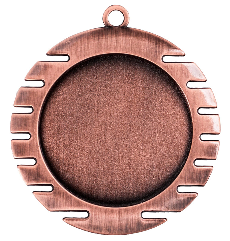 Eine bronzefarbene, runde Medaille mit einem dekorativen Schlitzrand und einer Öse oben zum Befestigen. Die Mitte der Medaille ist blank und glatt und zeigt ihr exklusives Design von Medaillen Marl 70 mm