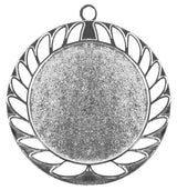 Thumbnail for Eine runde, blanke Silbermedaille mit Blätterrand und einer kleinen Schlaufe zur Befestigung an der Oberseite, die Pomekis exklusive Design-Medaillen zur Schau stellt, ist als Medaillen Neumünster 70 mm bekannt.
