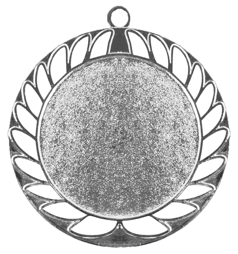 Eine runde, blanke Silbermedaille mit Blätterrand und einer kleinen Schlaufe zur Befestigung an der Oberseite, die Pomekis exklusive Design-Medaillen zur Schau stellt, ist als Medaillen Neumünster 70 mm bekannt.