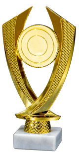 Thumbnail for Die Pokale Buchholz 3-er Pokalserie 180 mm - 200 mm ist eine goldene Trophäe mit kreisförmigem Zentrum, geschwungenen Armen und einem strukturierten Design auf einem weißen Marmorsockel - ideal als Ehrenpreis für jeden besonderen Anlass.