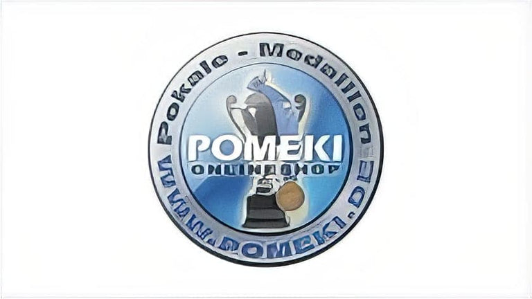 Rundes blaues Emblem mit Pokal-Motiv und Schriftzug POMEKI Onlineshop, am Rand Pokale, Medaillen und www.pomeki.de. Individuelles Emblem PK7600 von POMEKI.