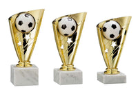 Thumbnail for Drei Trophäen der 3er Serie Fußball 150 mm – 170 mm PK736600-3 mit Fußbällen und Sternen, ausgestellt auf Marmorsockeln, isoliert auf weißem Hintergrund, gefertigt aus hochwertigem Material.