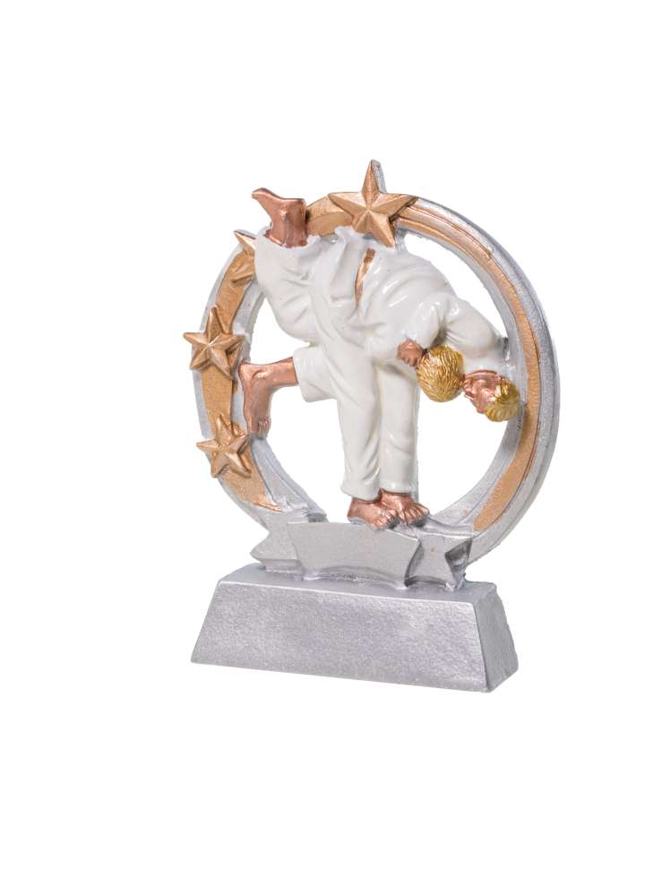 Zwei Judoka in weißen Anzügen bei einem Wurf, umgeben von einem Ring mit goldenen Sternen auf silbernem Sockel. Trophäe Kampfsport 125 mm von POMEKI.