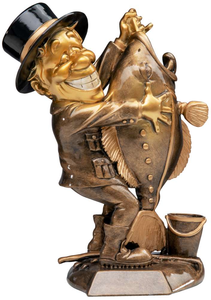 Bronzefarbene Figur eines lächelnden Mannes mit schwarzem Zylinder, der einen großen Fisch umarmt, daneben ein Eimer. Trophäe Angler mit Fisch 290 mm von POMEKI.