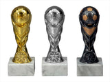 Drei 3-er Serie Fußball 170 mm Statuen mit Fußballdesigns: eine goldene, eine silberne und eine bronzene. Jeder Ehrenpreis verfügt über ein exklusives Design und einen Marmorsockel.