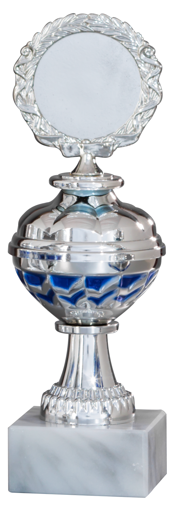 Silberne Trophäe mit runder, dekorativer Spitze, blauen Akzenten und einem Sockel aus Marmor. Diese elegante Pokale Viersen 5-er Pokalserie 208 mm - 245 mm PK758440-5-E50 eignet sich perfekt zum Feiern herausragender Leistungen.
