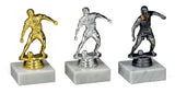 Drei Fußballfiguren der 3er-Serie 120 mm von Fußballspielern in den Farben Gold, Silber und Bronze, jeweils auf einem Sockel aus weißem Marmor stehend und aus hochwertigem Material mit exklusivem Design gefertigt.