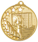 Goldfarbene Medaille mit Sternenrand: eine Hand fängt einen Handball vor einem Tor. Handball Medaillen Duisburg 45 mm von POMEKI.