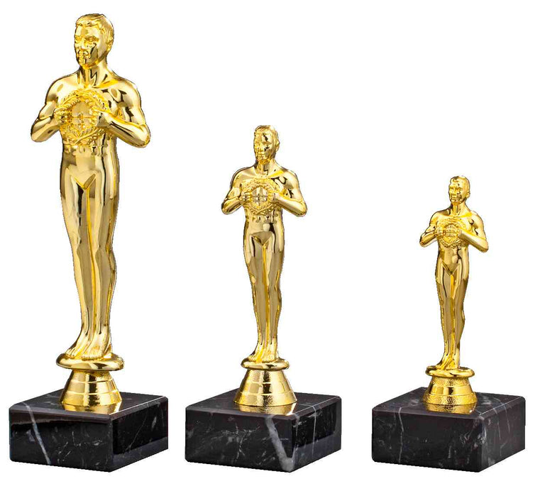 Die 3er Serie Siegerfigur 154 mm - 244 mm bietet drei goldfarbene Figuren auf schwarzen Marmorsockeln in kleiner, mittlerer und großer Größe - ideal als Ehrenpreis oder Geschenk für jeden Anlass.