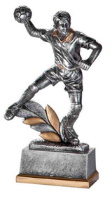 Thumbnail for Die 3-er Serie Handballer 160 mm - 220 mm ist eine silberfarbene Trophäe mit einem Spieler, der einen Ball hält, der dynamisch auf einem goldfarbenen Sockel steht - ein ideales Geschenk für Handballmeister.