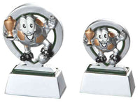 Thumbnail for Zwei silberfarbene Trophäenfiguren der 2er Serie Fussball Kinder, die eine lächelnde Uhrfigur mit Glocken zeigen und auf kleinen rechteckigen Sockeln montiert sind.