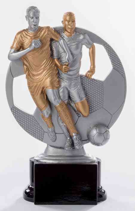 Ein 3-er Serie Fußballer 160 mm - 200 mm PK739105-03-3 mit zwei Fußballspielern in Aktionsposen, mit einer schwarzen Basis und einem kreisförmigen Fußballdesign im Hintergrund. Ein Spieler ist in Bronze gefertigt, der andere in Silber, was hochwertiges Material für eine elegante Auszeichnung zeigt.