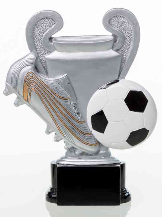 Die 3-er Serie Fußball 160 mm - 200 mm ist eine silberne Trophäe mit exklusivem Design - großem Pokal, Fußballschuh und schwarz-weißem Ball auf schwarzem Sockel. Ein eleganter Ehrenpreis für jeden Anlass.