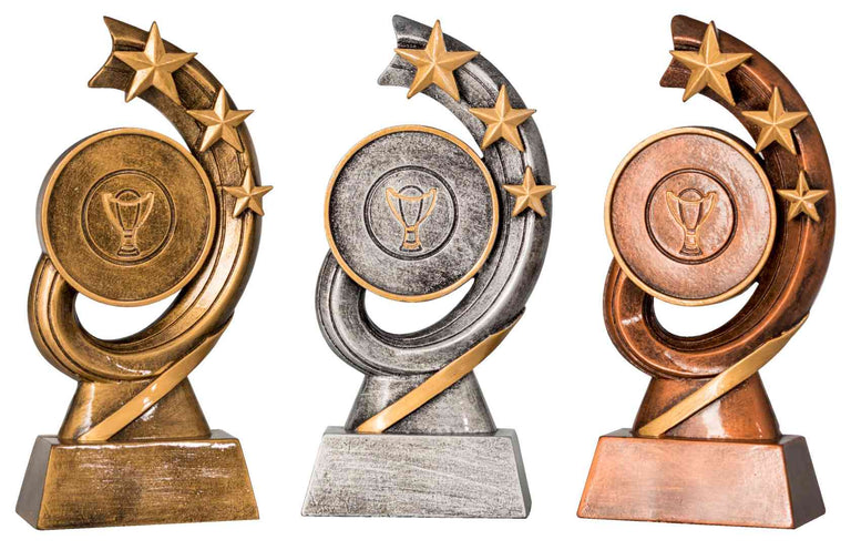 Drei Trophäen der 3-er Serie Sonstiges 155 mm von POMEKI in Sternform mit verschiedenen Veredelungen: Bronze, Silber und Kupfer aus hochwertigem Material.