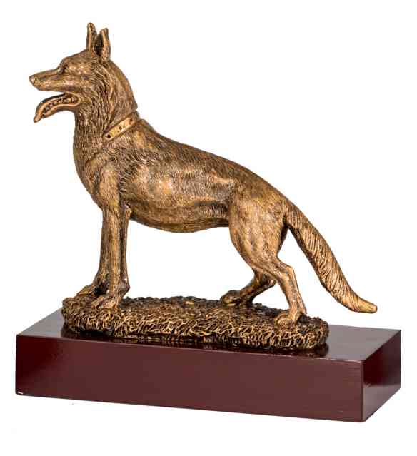 Eine Bronzestatue eines stehenden, nach links blickenden Deutschen Schäferhundes auf einem rechteckigen Holzsockel. Damit ist sie ein perfekter Schäferhund der 3. Serie (170 mm – 212 mm, PK739430-28-3), um Erfolge zu ehren oder als herzliches Geschenk zu dienen.
