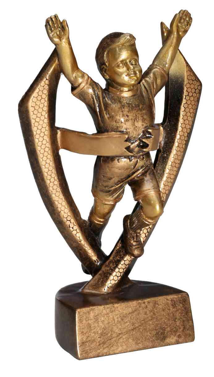 Eine bronzene Trophäe Laufen Kind 135 mm PK739646-62589, die einen kleinen Jungen zeigt, der mit zum Sieg erhobenen Armen eine Ziellinie überquert. Die aus hochwertigem Material gefertigte Figur steht auf einem stabilen Sockel und symbolisiert sportliche Leistung und exklusives Design.