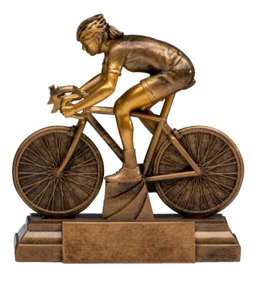 Diese bronzefarbene Statue einer Radfahrerin auf einem Fahrrad, montiert auf einem abgestuften rechteckigen Sockel, ist eine elegante 3-er Serie Radsport Frauen 130x125 mm – 190x185 mm für Radsportbegeisterte.