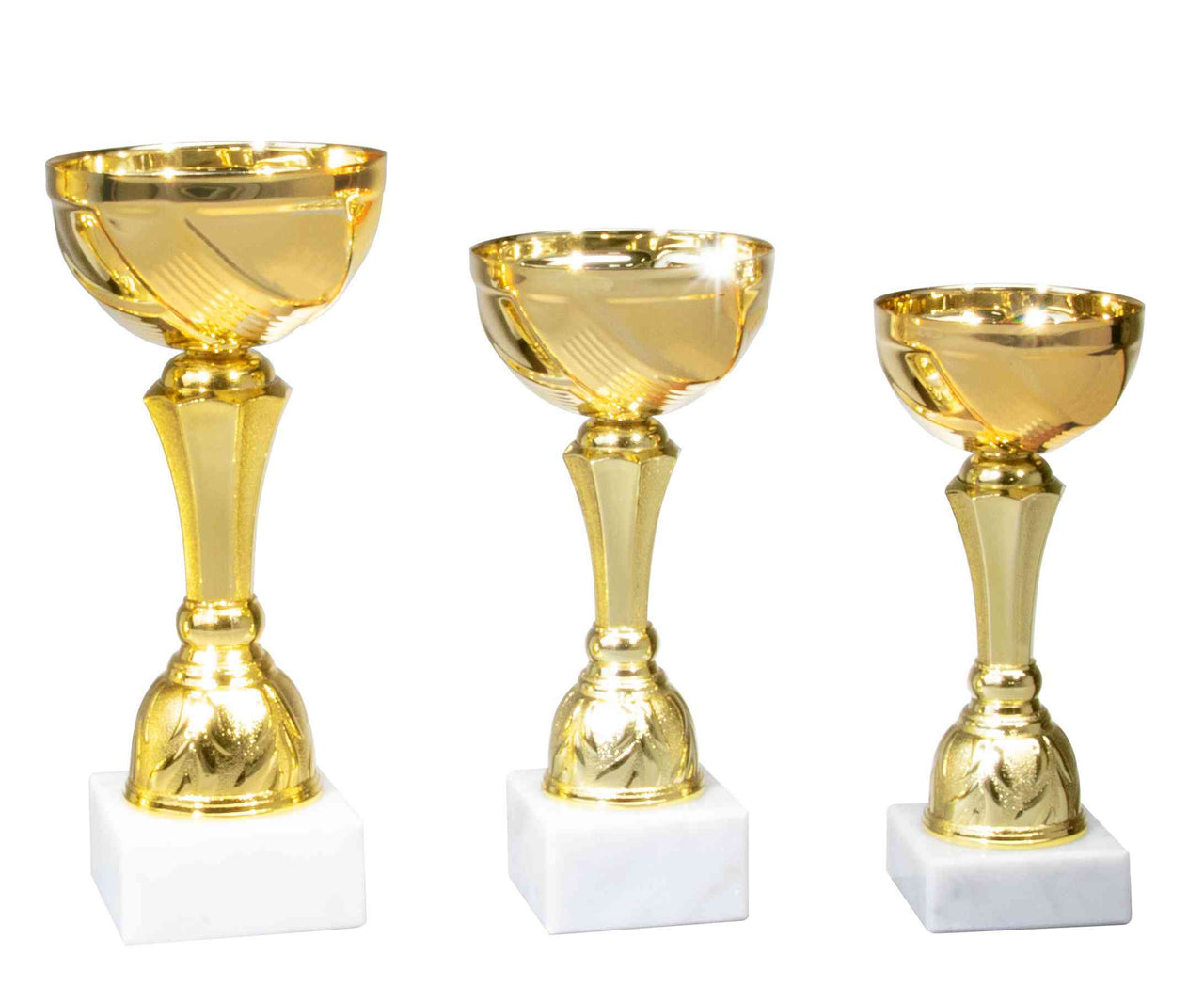 Drei goldene Pokale unterschiedlicher Höhe auf weißen Sockeln vor einem weißen Hintergrund.
Produktname: Pokale Minden 3-er Pokalserie 157 mm - 200 mm PK740560-3
Markenname: POMEKI