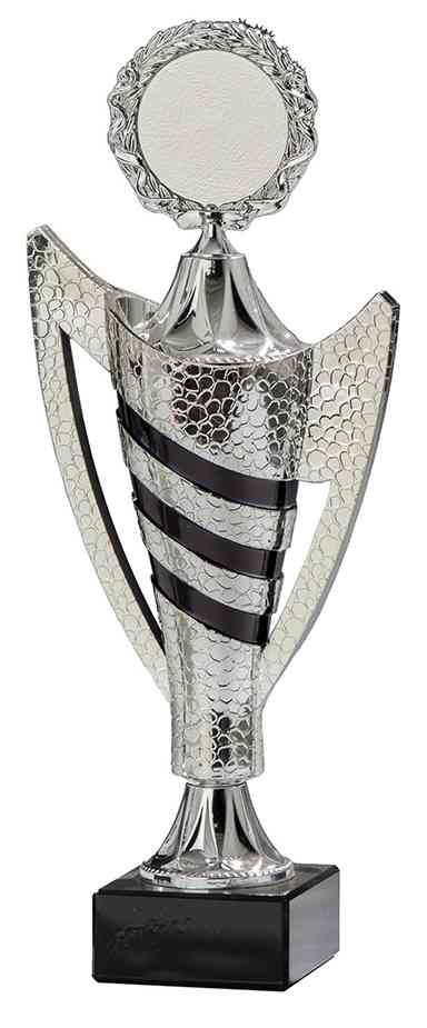 Eine silberne Trophäe mit exklusivem Design, mit einem strukturierten Muster und schwarzen diagonalen Streifen. Der Pokal Castrop-Rauxel 3-er Pokalserie 265 mm - 310 mm PK754470-3-E50 hat oben eine runde Platte und ist auf einem eleganten schwarzen Sockel montiert.