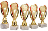 Fünf identische goldene Trophäen auf Marmorsockeln mit roten Details, in einer Reihe vor weißem Hintergrund angeordnet, ergeben eine Pokale Waiblingen 5-er Pokalserie 195 mm - 241 mm und ein ideales Geschenk für jeden Anlass.