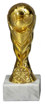 Thumbnail for Ein goldener 3-er Serie Fußball 170 mm mit einem Fußball oben drauf, montiert auf einem weißen Marmorsockel, mit exklusivem Design.