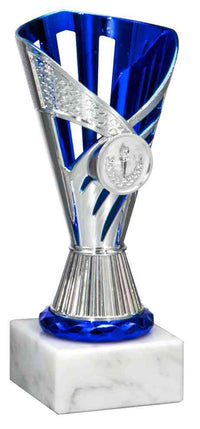 Thumbnail for Ein blau-silberner Pokal Neubrandenburg 4-er Pokalserie 167 mm – 208 mm PK759670-4-E25 mit weißem Sockel und einem exquisiten Emblem in der Mitte, gefertigt aus hochwertigem Material.
